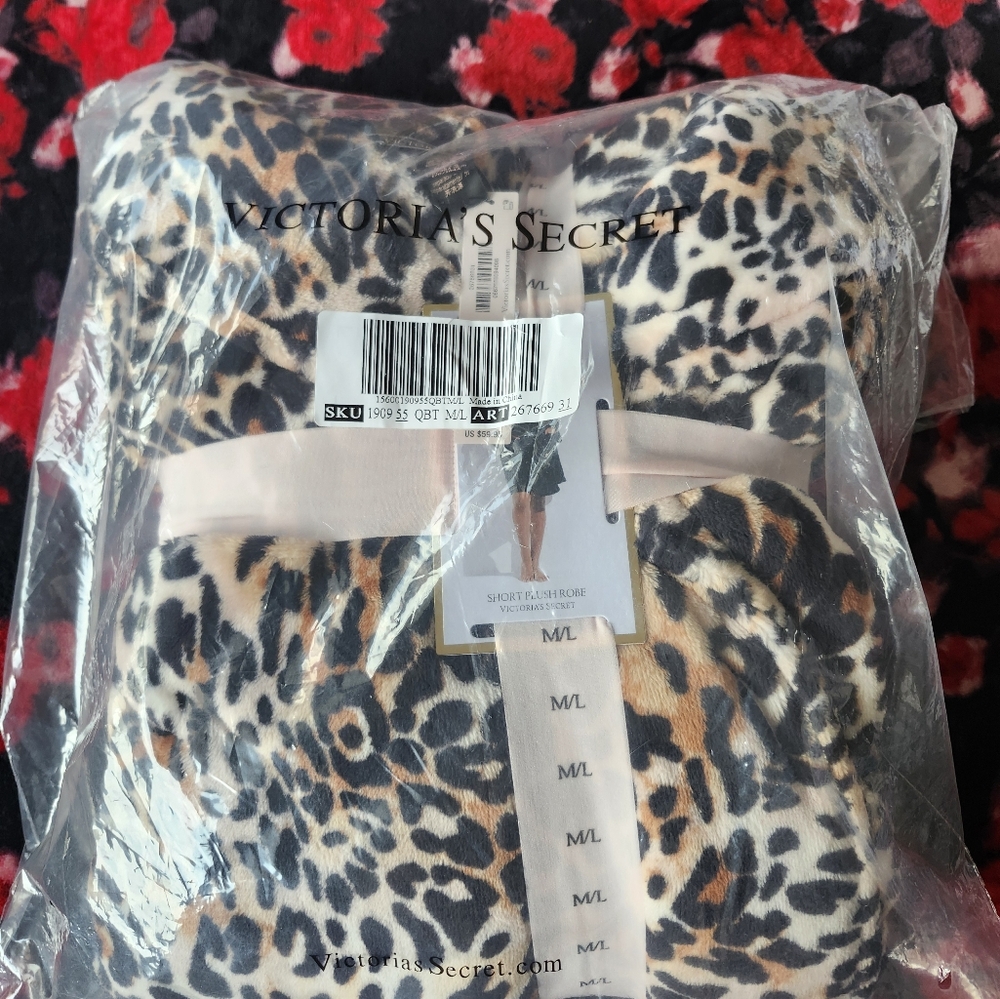 Victoria Secret Short Robe size M/L NWT - Picture 4 of 6